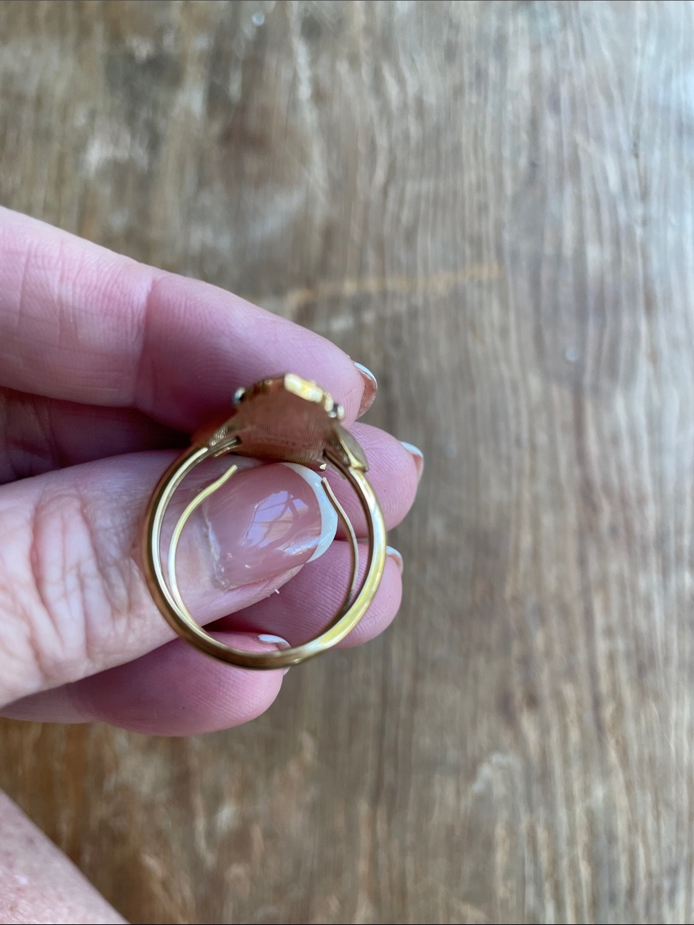 Avon Gold-Tone Oval Starburst Ring with Clear Accent - Picture 3 of 5